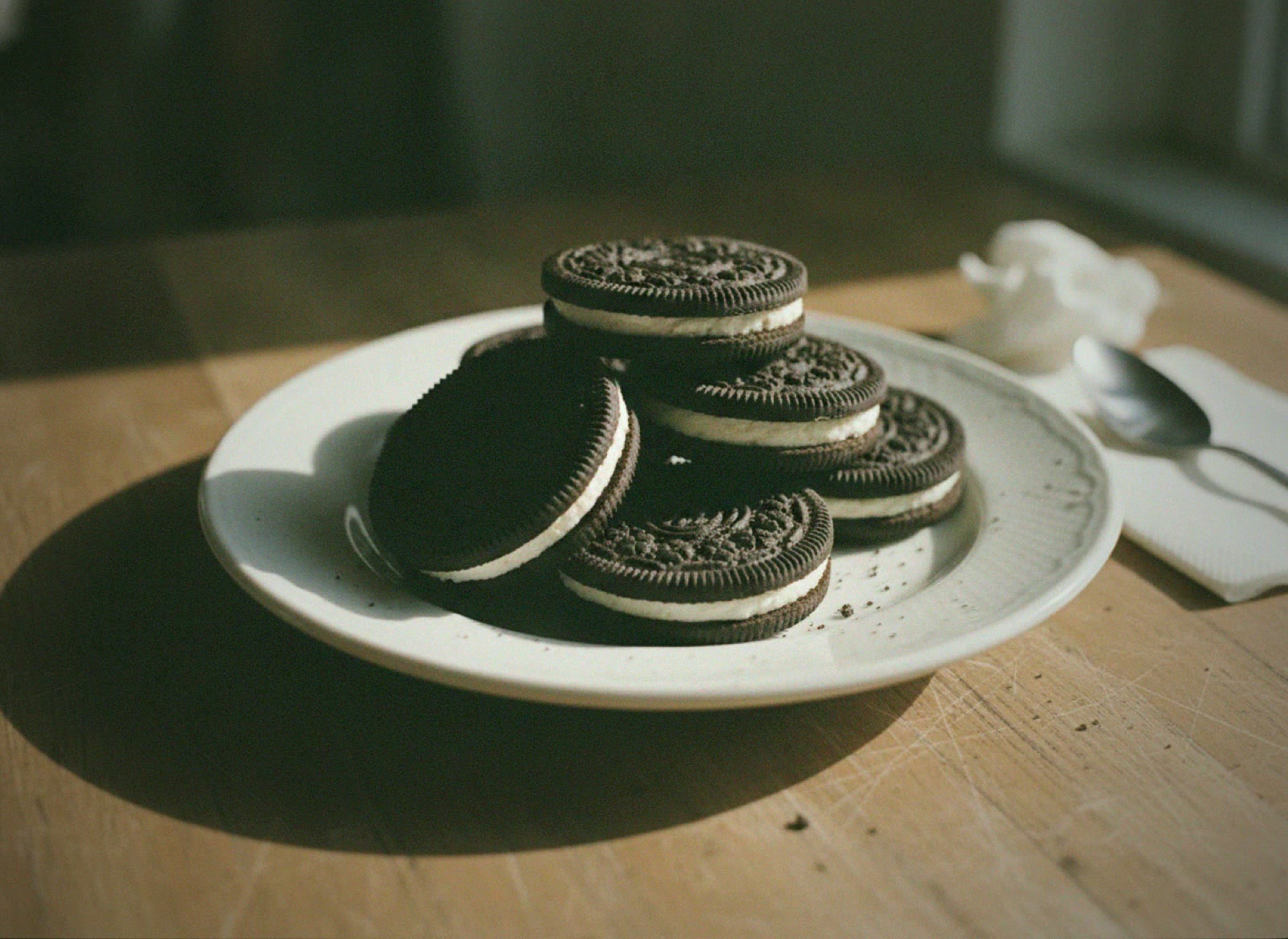 Dark sandwich cookies